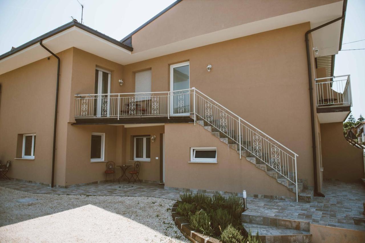 Affitta Camere La Fenice Di Folli Lorella Puegnago Exterior photo