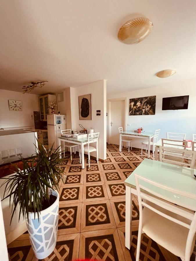 Affitta Camere La Fenice Di Folli Lorella Puegnago Exterior photo